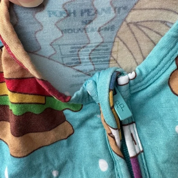 Posh peanut fast food print bamboo footies and matching bow - Picture 3 of 6